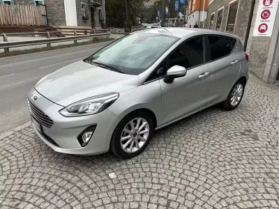 Usata Ford Fiesta Titanium 85 CV (62 kW) 2018 Grigio Utilitaria
