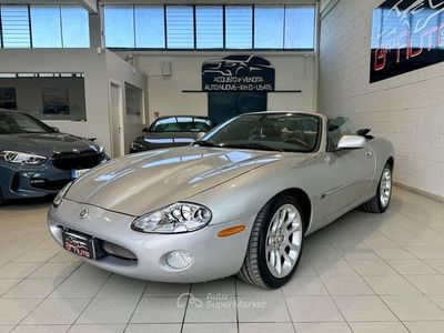 Usata Jaguar XK 363 CV (266 kW) 2002 Argento Cabrio
