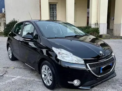 Usata Peugeot 208 82 CV (60 kW) 2013 Nero Utilitaria