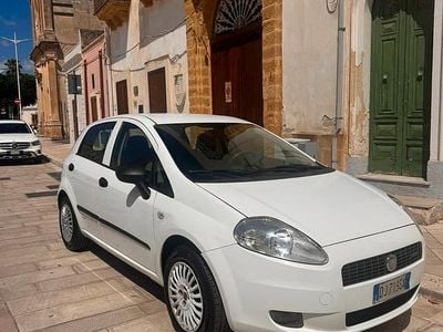 Usata Fiat Grande Punto 75 CV (55 kW) 2009 Bianco Utilitaria