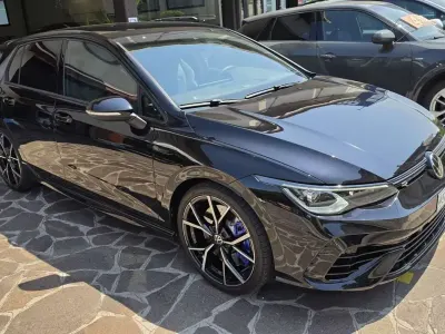 Usata VW Golf VIII R 333 CV (244 kW) 2023 Nero Berlina