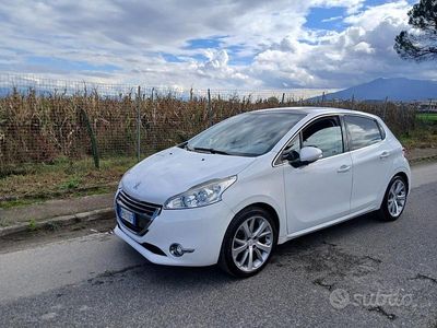 Usata Peugeot 208 Allure 115 CV (84 kW) 2012 Bianco Utilitaria