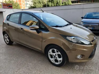 Usata Ford Fiesta Titanium 70 CV (51 kW) 2011 Giallo Utilitaria