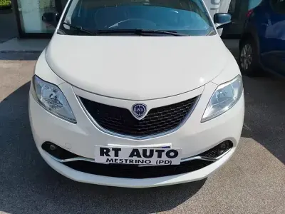 Usata Lancia Ypsilon Gold 69 CV (50 kW) 2018 Bianco Utilitaria