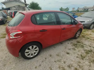 Usata Peugeot 208 82 CV (60 kW) 2013 Viola Utilitaria