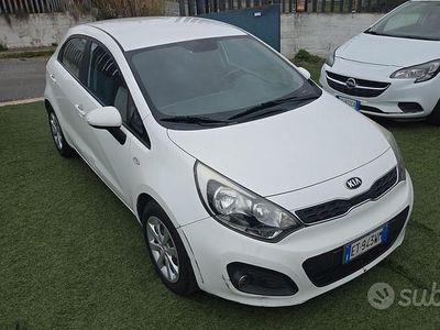 Usata Kia Rio Active 74 CV (54 kW) 2015 Bianco Berlina