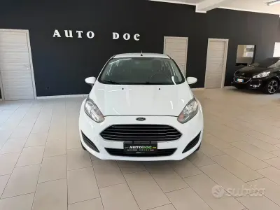 Usata Ford Fiesta 95 CV (69 kW) 2015 Bianco Utilitaria