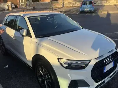 Käytetty Audi A1 Ambiente 110 HP (80 kW) 2021 Valkoinen Katumaasturi