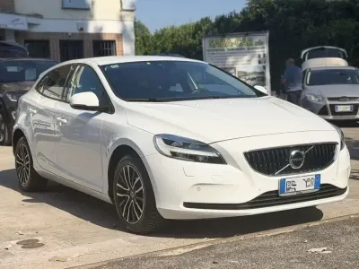 Usata Volvo V40 Momentum 120 CV (88 kW) 2019 Other Berlina
