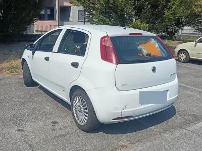 Usata Fiat Grande Punto 75 CV (55 kW) 2008 Bianco Utilitaria