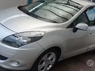 Usata Renault Scénic 106 CV (77 kW) 2010 Grigio Monovolume