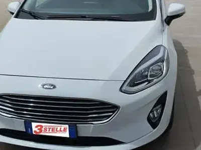 Usata Ford Fiesta Titanium 75 CV (55 kW) 2020 Bianco Utilitaria