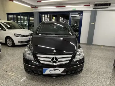 Usata Mercedes B200 140 CV (102 kW) 2006 Nero Monovolume