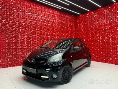 Gebraucht Toyota Aygo Active 68 PS (50 kW) 2013 Schwarz Kleinwagen