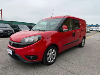 Usata Fiat Doblò Lounge 120 CV (88 kW) 2021 Rosso Monovolume