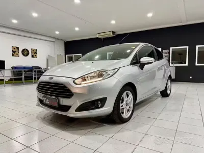 Usata Ford Fiesta Titanium 75 CV (55 kW) 2013 Grigio Berlina