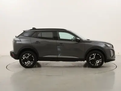 Usata Peugeot 2008 Allure 100 CV (73 kW) 2025 Grigiogrigio SUV