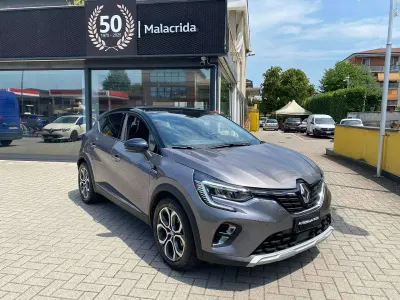 Usata Renault Captur Intens 101 CV (74 kW) 2022 Grigio cassiopea SUV