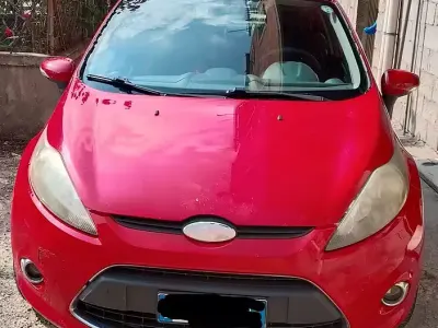 Usata Ford Fiesta 75 CV (55 kW) 2009 Rosso Utilitaria