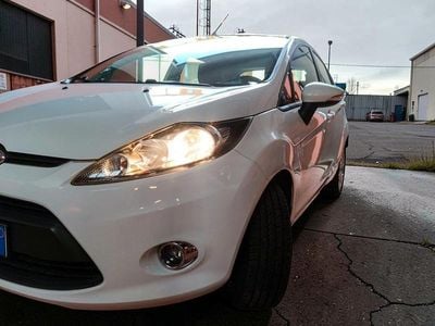 Usata Ford Fiesta Titanium 60 CV (44 kW) 2012 Bianco Utilitaria