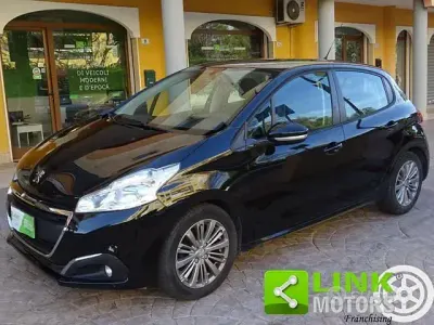Usata Peugeot 208 82 CV (60 kW) 2016 Nero Utilitaria