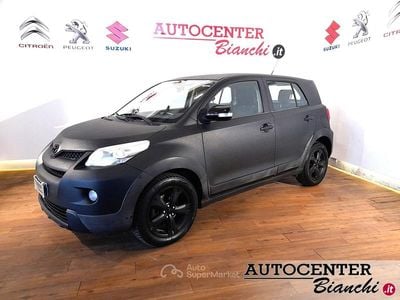 Begagnad Toyota Urban Cruiser Luxury 90 HK (66 kW) 2010 Lila Halvkombi