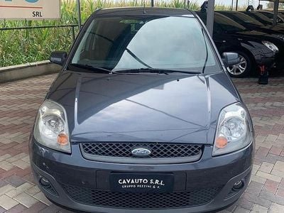 Usata Ford Fiesta Ghia 75 CV (55 kW) 2008 Grigio Utilitaria