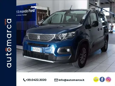 Usata Peugeot Rifter Allure 102 CV (75 kW) 2023 Blu metallizzato Monovolume