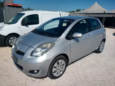 Second-hand Toyota Yaris Sol 69 CP (50 kW) 2011 Gri Hatchback