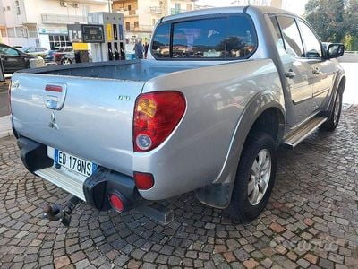 Usata Mitsubishi L Intense 136 CV (100 kW) 2006 Grigio SUV