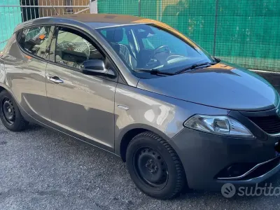 Usata Lancia Ypsilon Gold 95 CV (69 kW) 2017 Grigio Utilitaria