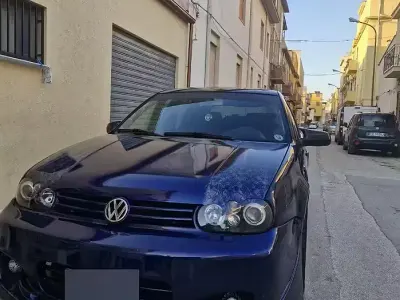 Usata VW Golf IV 130 CV (95 kW) 2000 Bluazzurro Berlina
