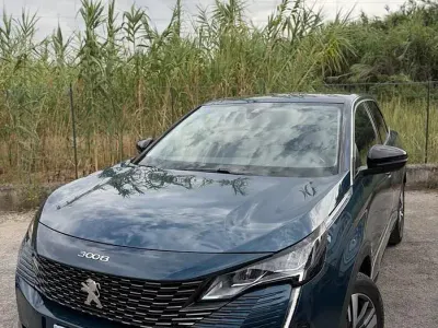 Usata Peugeot 3008 Allure 131 CV (96 kW) 2022 Bluazzurro SUV