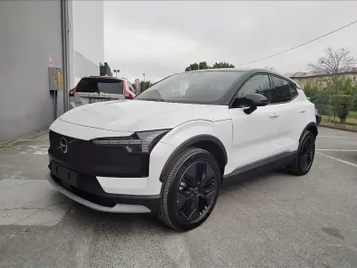 Nuova Volvo EX30 CC Performance 314 kW (428 CV) 2026 Crystal white SUV