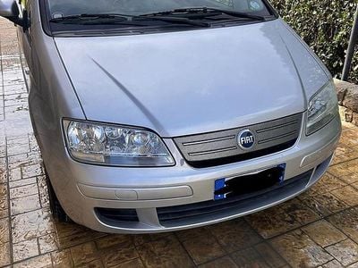 Grigio Usata 2006 Fiat Idea Emotion Monovolume | 3200 € (Buon prezzo)