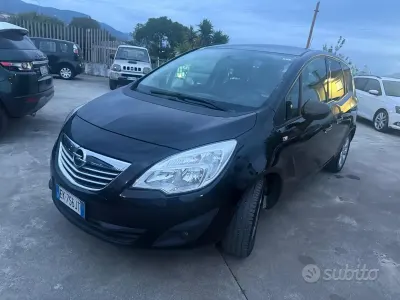 Begagnad Opel Meriva 110 HK (80 kW) 2011 Svart Minibuss