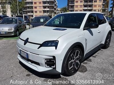 Begagnad Renault 5 E-Tech Techno 110 kW (150 HK) 2025 Vit Sedan