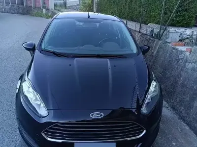 Usata Ford Fiesta 75 CV (55 kW) 2015 Nero Utilitaria