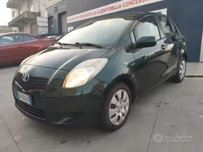 Usata Toyota Yaris Sol 90 CV (66 kW) 2007 Verde Utilitaria