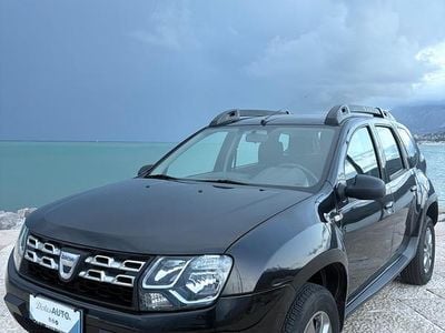 Usata Dacia Duster Lauréate 110 CV (80 kW) 2015 Nero SUV