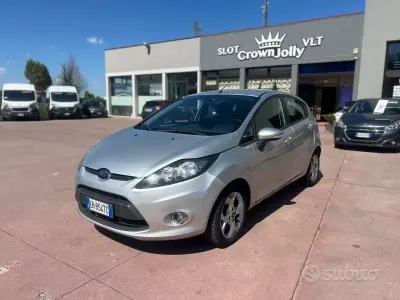 Usata Ford Fiesta Titanium 92 CV (67 kW) 2012 Grigio Berlina