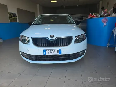 Usata Skoda Octavia G-TEC Ambition 110 CV (80 kW) 2016 Bianco Station wagon
