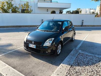 Begagnad Suzuki Swift 69 HK (50 kW) 2007 Svart Halvkombi