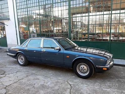 Usata Jaguar XJ6 Sovereign 213 CV (156 kW) 1988 Blu Berlina