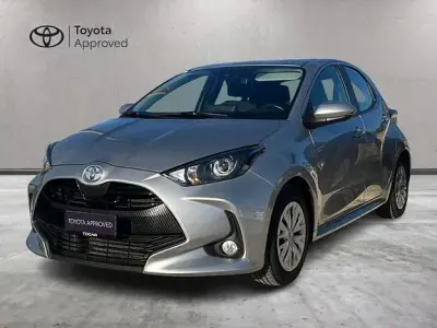 Usata Toyota Yaris Active 72 CV (52 kW) 2023 Grigio Utilitaria