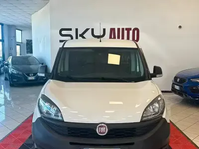 Usata Fiat Doblò S 95 CV (69 kW) 2021 Bianco Monovolume