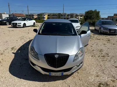 Usata Lancia Delta 120 CV (88 kW) 2010 Grigio Utilitaria