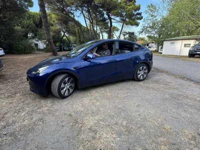 Usata Tesla Model Y RWD 88 kW (120 CV) 2023 Blu/azzurro SUV