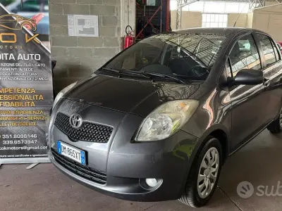 Begagnad Toyota Yaris Sol 87 HK (63 kW) 2008 Grå Halvkombi