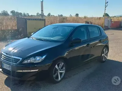 Usata Peugeot 308 Active 99 CV (72 kW) 2015 Nero Berlina